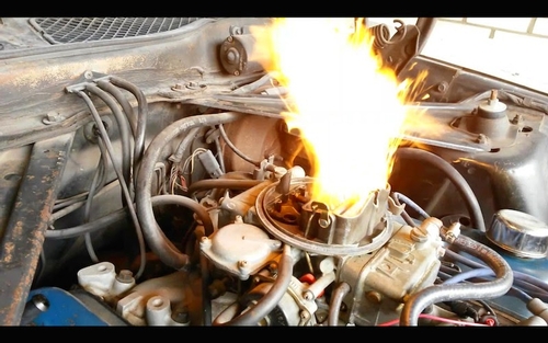 What Causes an Engine to Backfire Through the Exhaust
